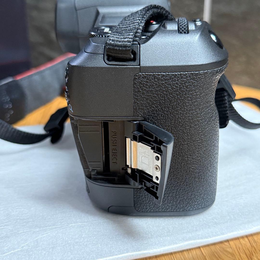 【美品】Canon EOS R ミラーレス一眼カメラ 本体 /外箱あり