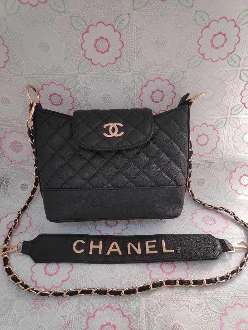 キルティングショルダーバッグ　2wayチェーン付き　黒