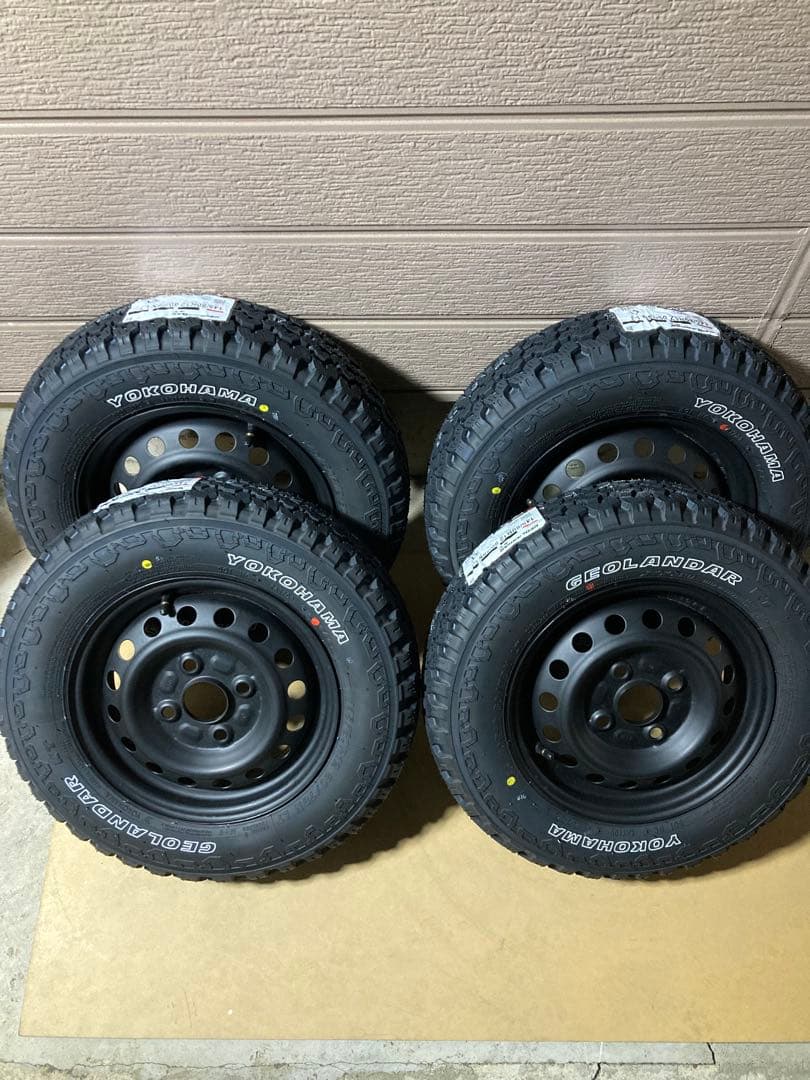 145/80r12 送料込25年 ゴツゴツタイヤ ホワイトレター
