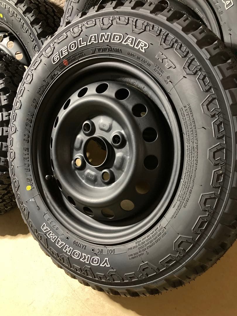 145/80r12 送料込25年 ゴツゴツタイヤ ホワイトレター