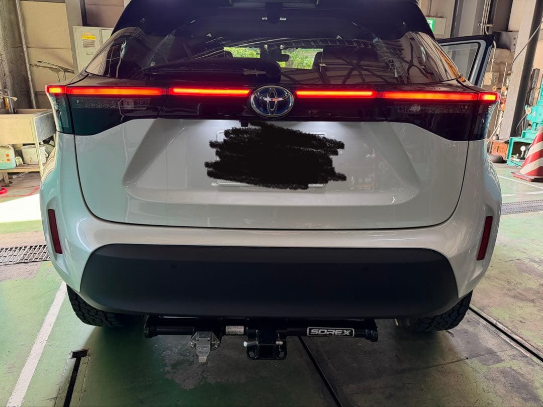 ヤリスクロス　 リアガーニッシュ　一文字テール加工