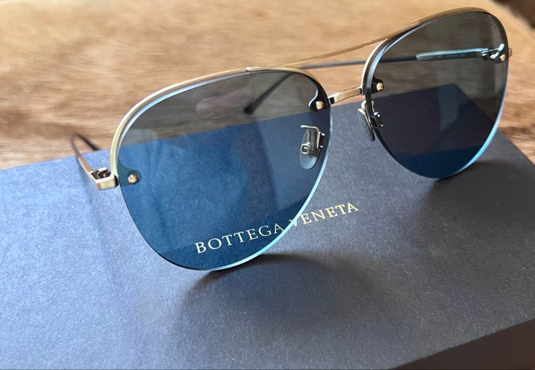 Bottega Veneta ブルーサングラス