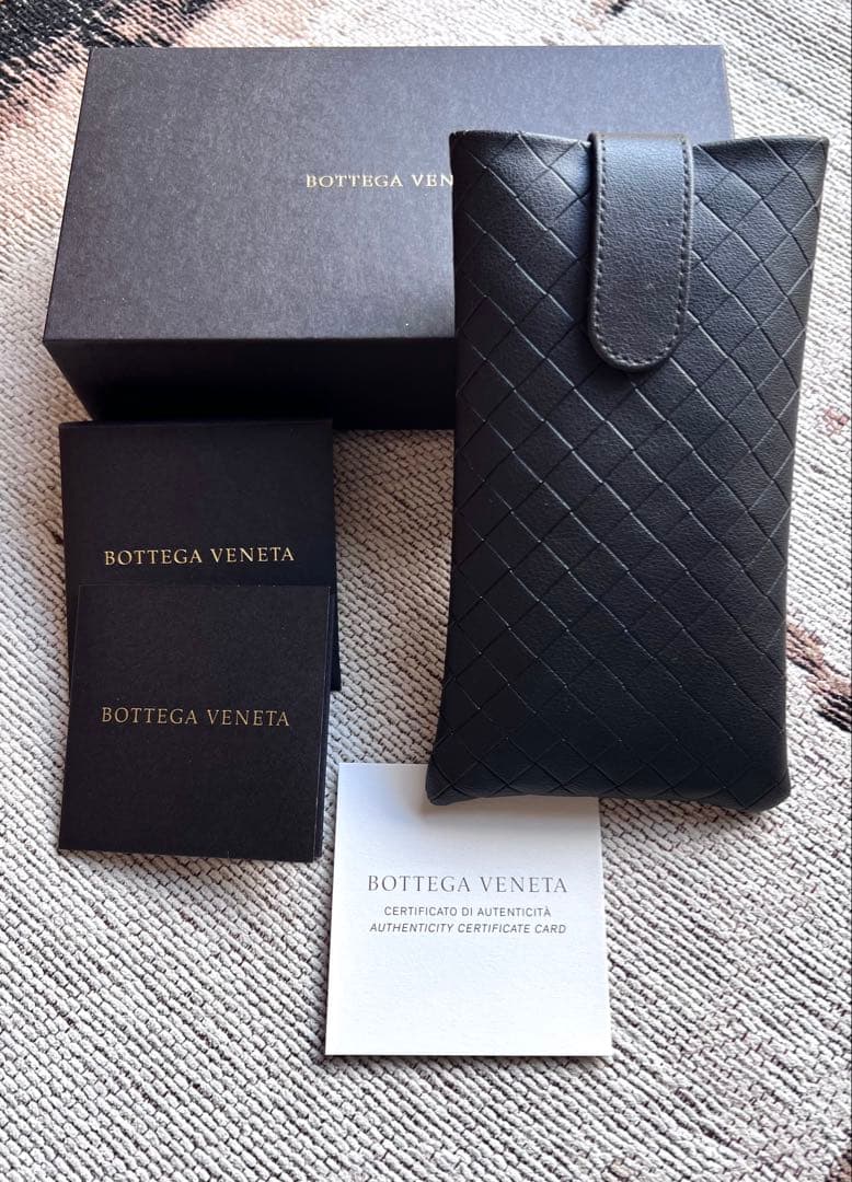 Bottega Veneta ブルーサングラス