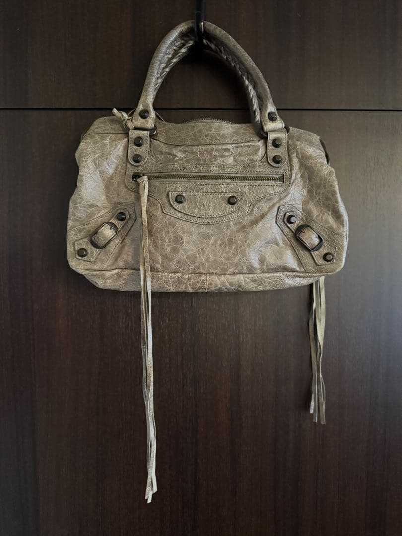 バレンシアガ　ザシティ　ベージュ