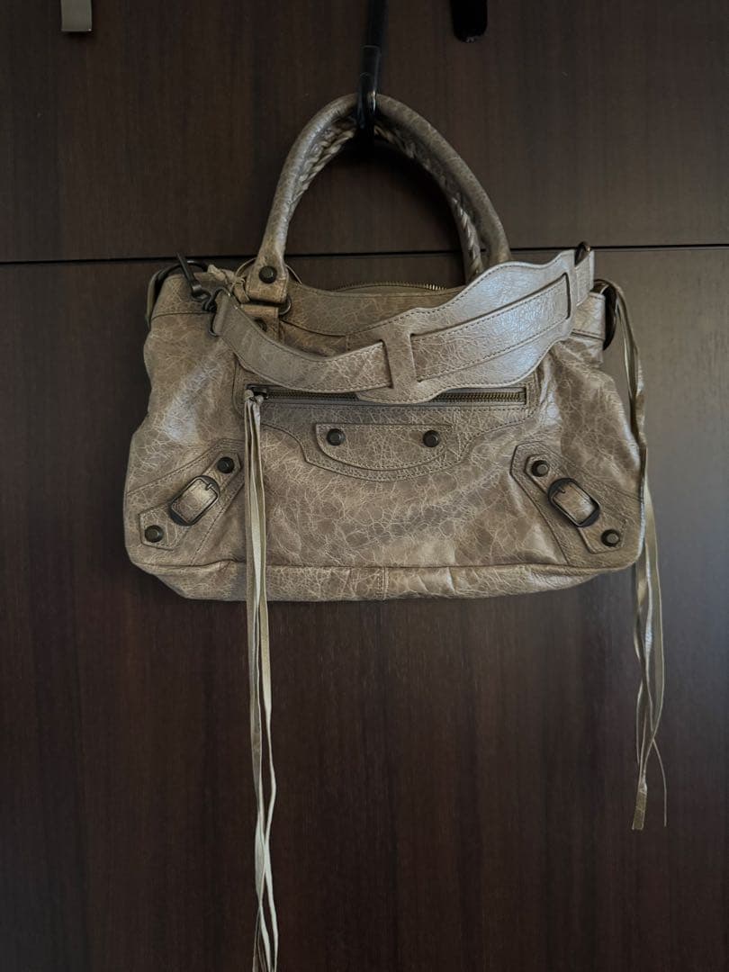 バレンシアガ　ザシティ　ベージュ