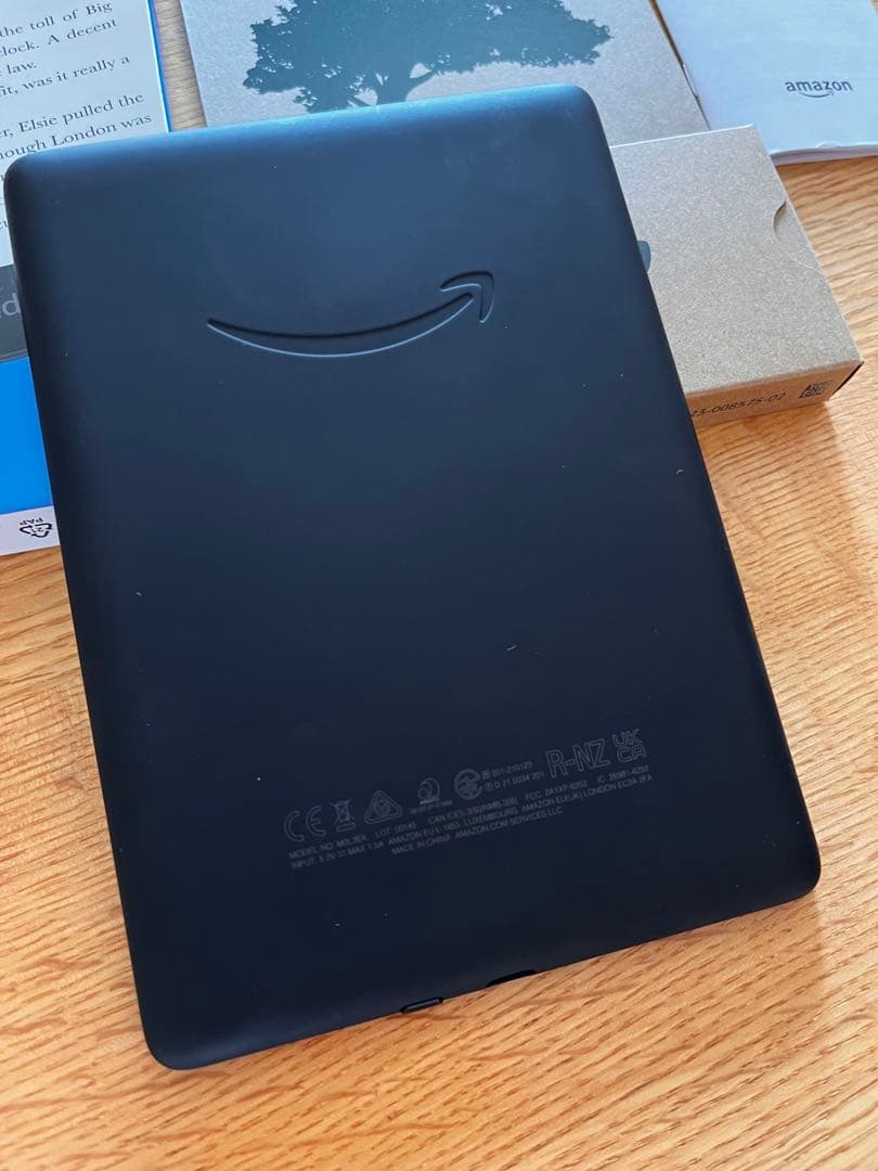 Kindle Paperwhite (8GB)本体6.8㌅色調調節ライト搭載美品