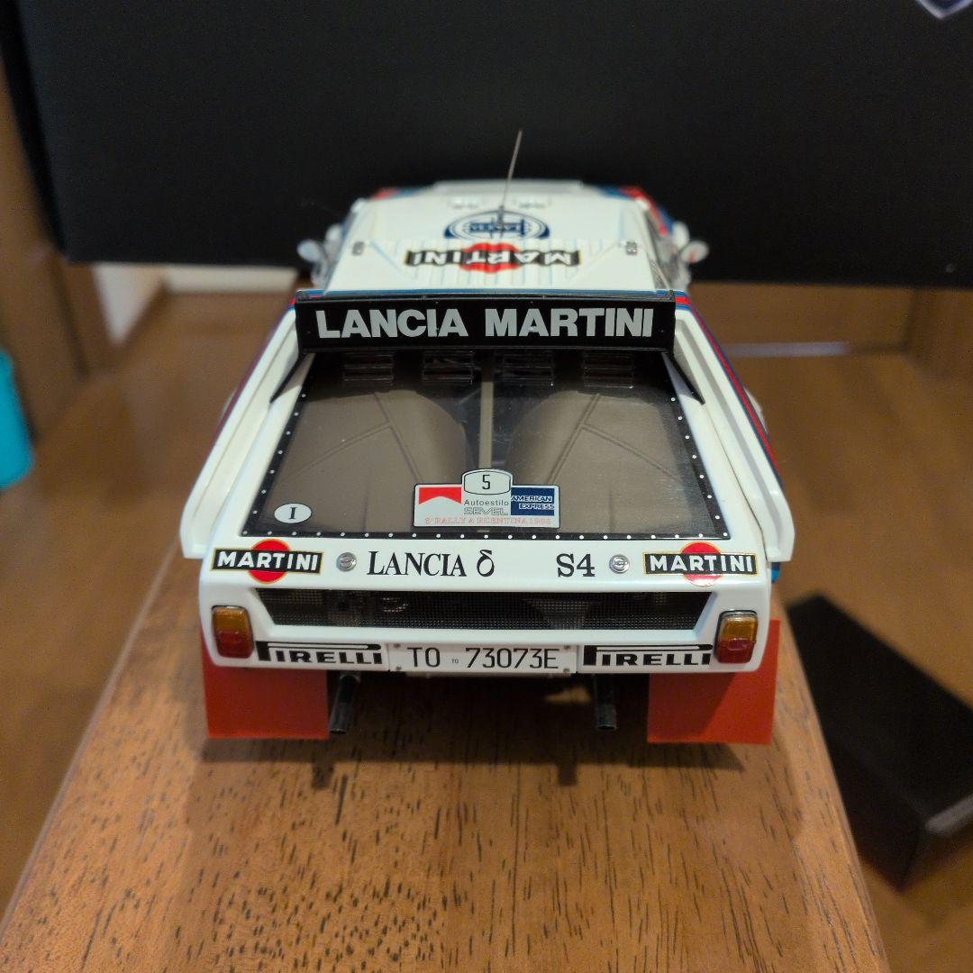 オートアート1/18　LANCIA DELTA S4 MARTINI 1986