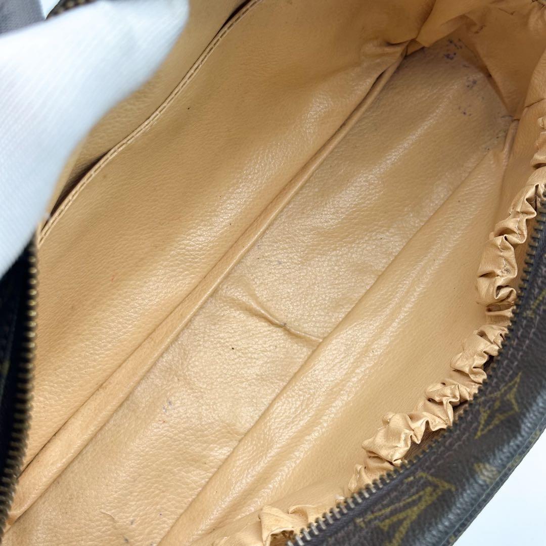 ルイヴィトン トゥルース トワレット 28 モノグラム クラッチバッグ ポーチ