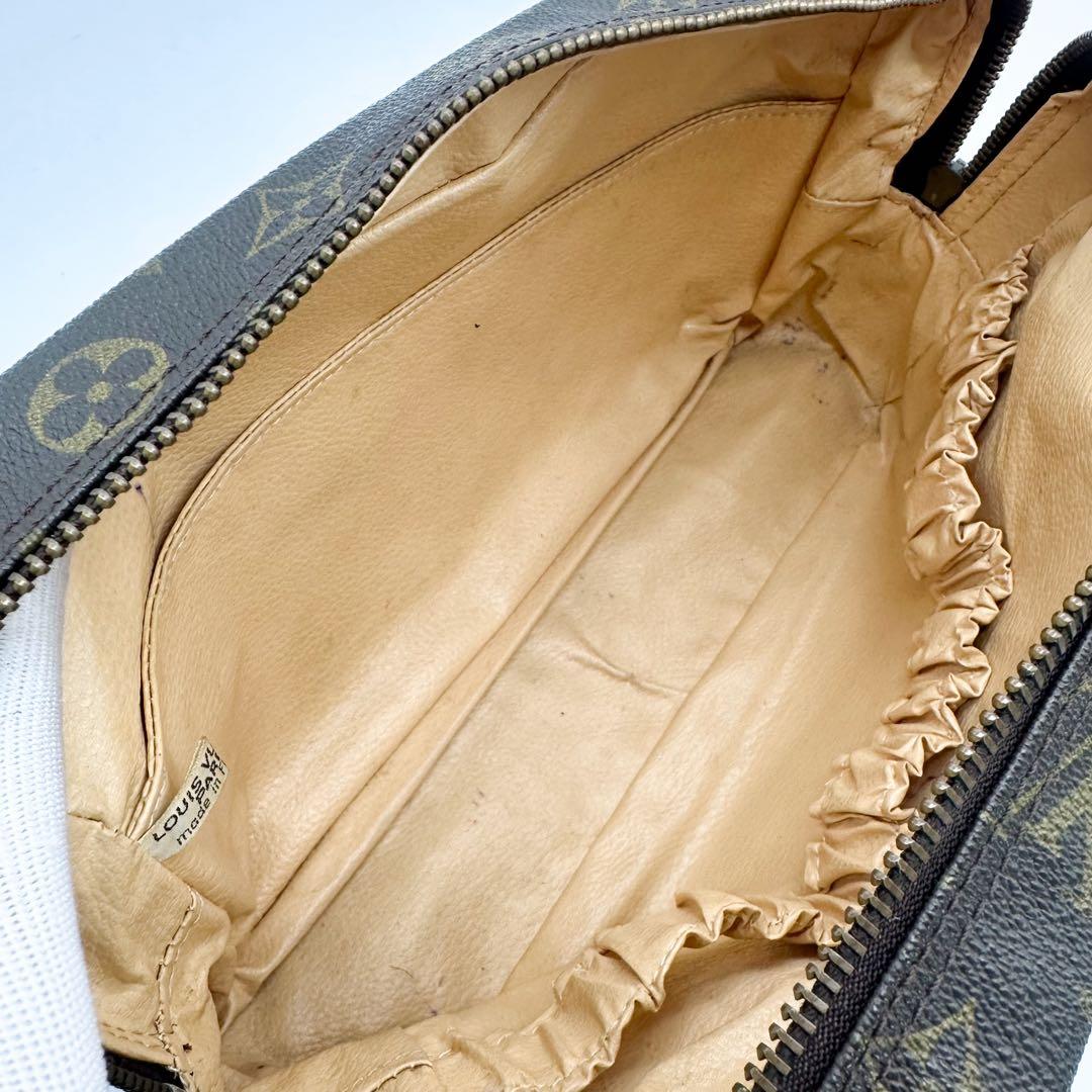 ルイヴィトン トゥルース トワレット 28 モノグラム クラッチバッグ ポーチ