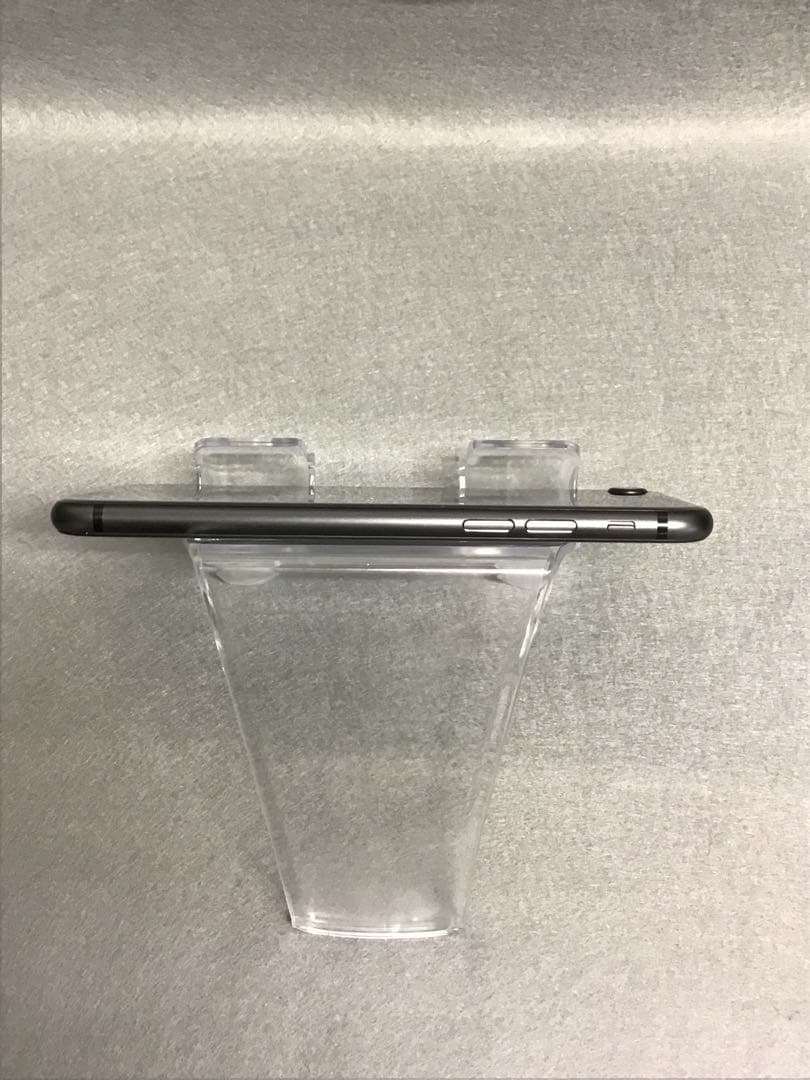 美品 国内版 SIMフリー　iPhone8 64GB スペースグレイ色