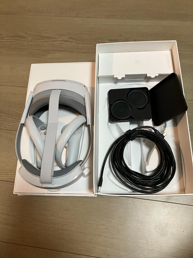 PICO 4（125GB) VRヘッドセット