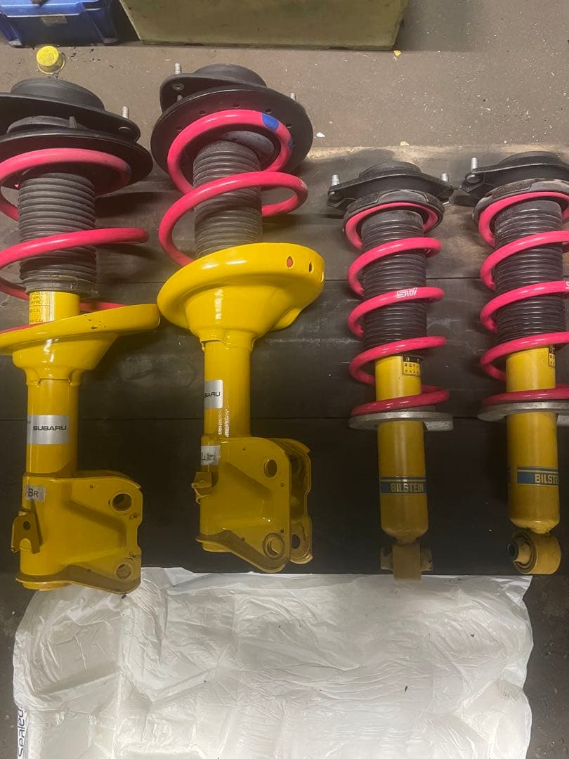 レヴォーグ　VM4 ビルシュタイン STI コイルスプリング　BILSTEIN