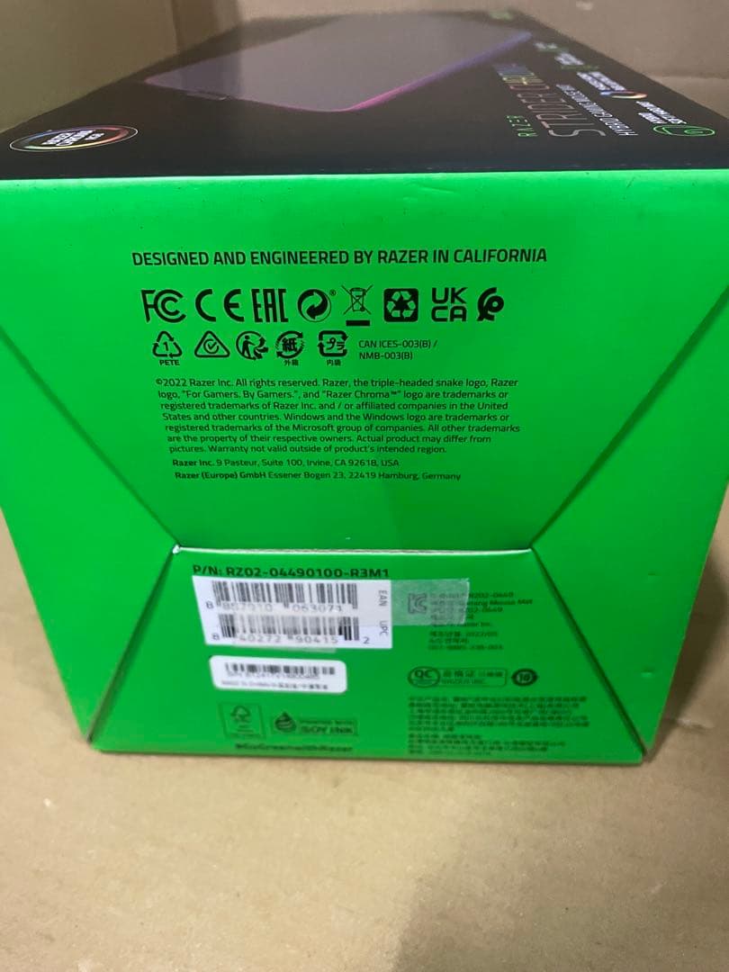 Razer Strider Chroma ゲーミングマウスパッド Black