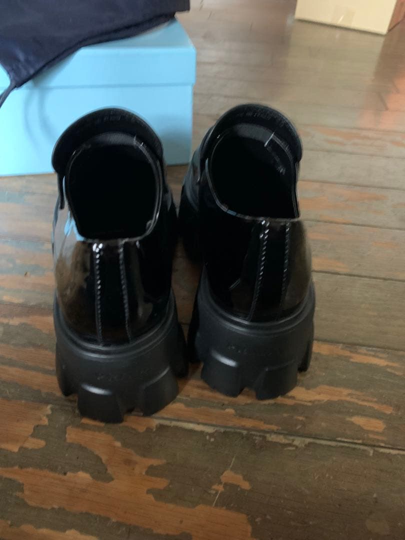 新品！プラダ　ブラッシュドレザー　パテントレザー　モノリス　ローファー　37