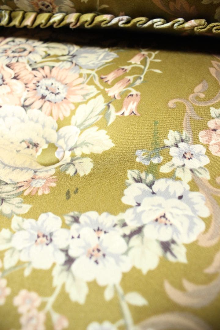 首都圏送無料〜穂高約40万　極上プリーツスカート3人掛け　オリーブグリーン