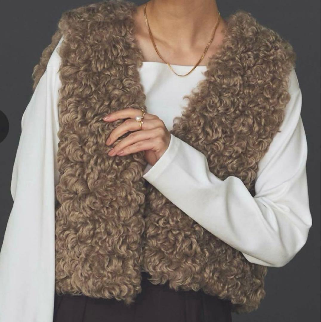 新品未使用　タグ付き　　Gready Brilliant ファーショートベスト