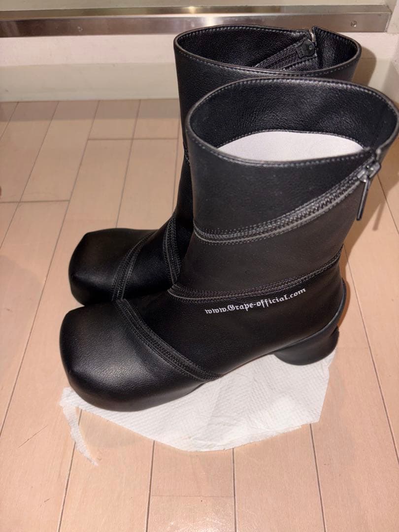 GRAPE ブラックショートブーツ ジッパー付き