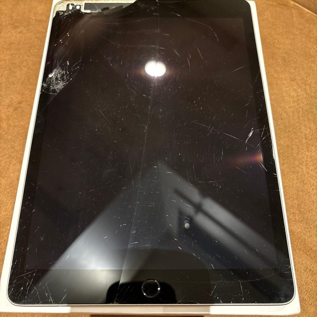 た*う様 iPad(第9世代)シルバー 画面ひび割れあり