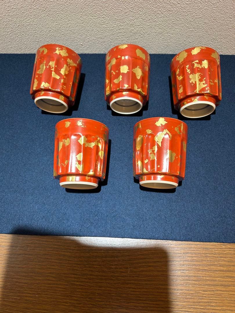 松谷窯/赤地金箔散 湯呑み五客