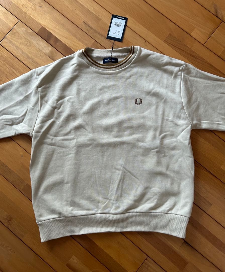 フレッドペリー　スウェット　オートミール　ベージュスウェット裏起毛タグ付き未使用