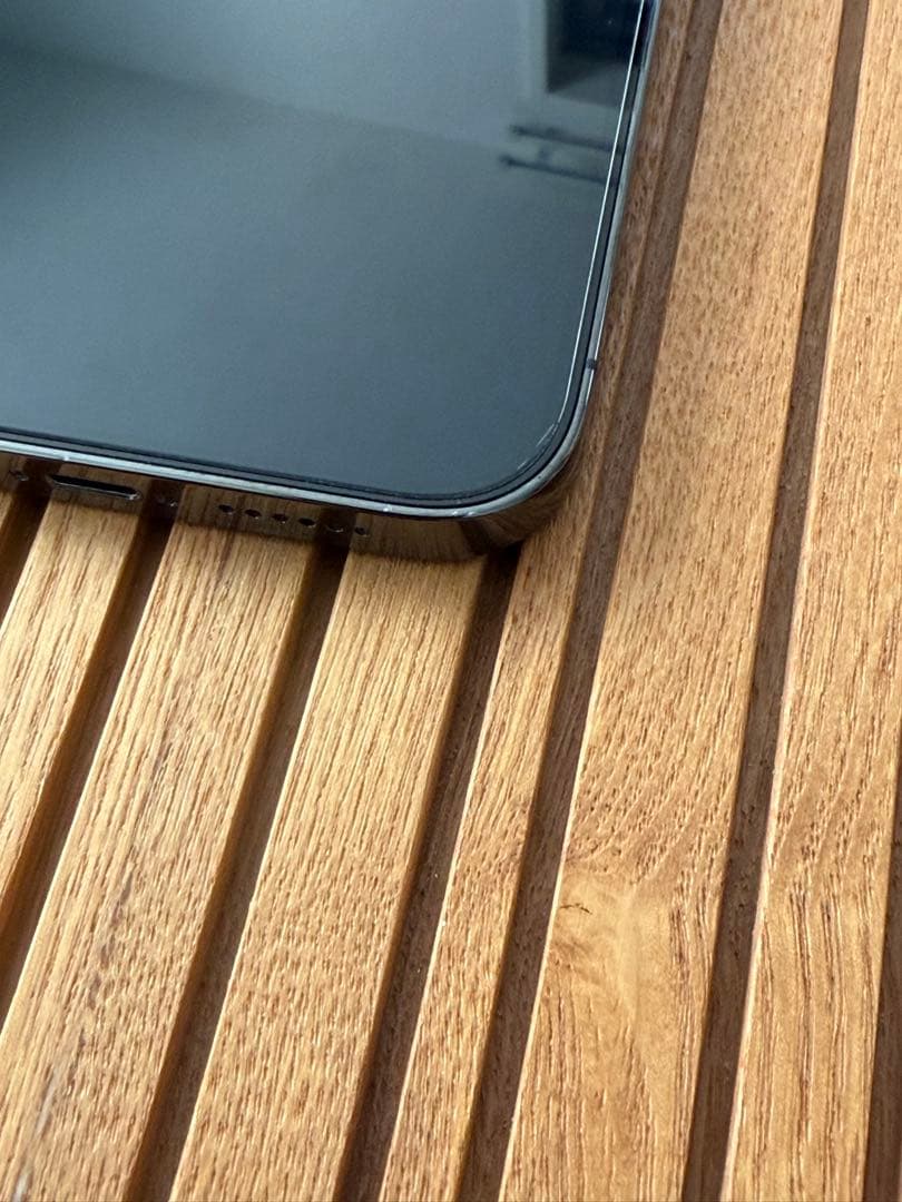 Apple iPhone 13 Pro グラファイト　1TB