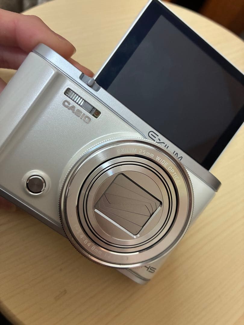 CASIO EXILIM ホワイト コンパクトデジタルカメラ