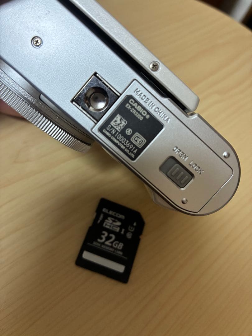 CASIO EXILIM ホワイト コンパクトデジタルカメラ