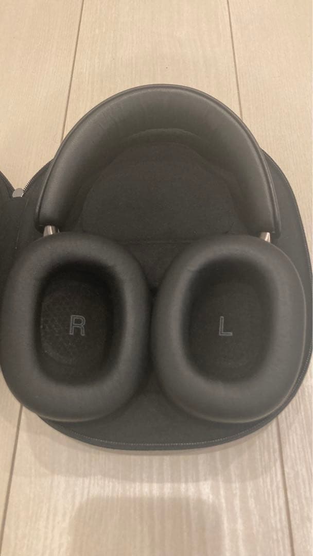 Bowers & Wilkins PX8 ワイヤレスヘッドホン