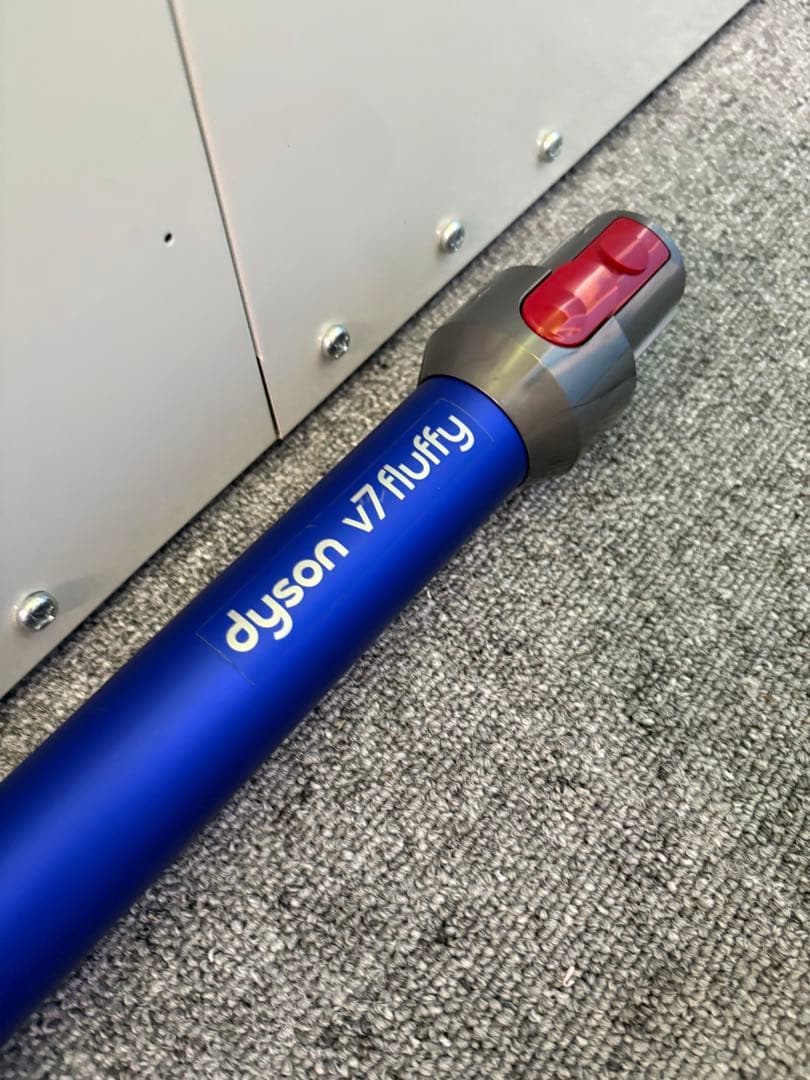 ダイソン 動作確認済Dyson V7 fluffy コードレス掃除機