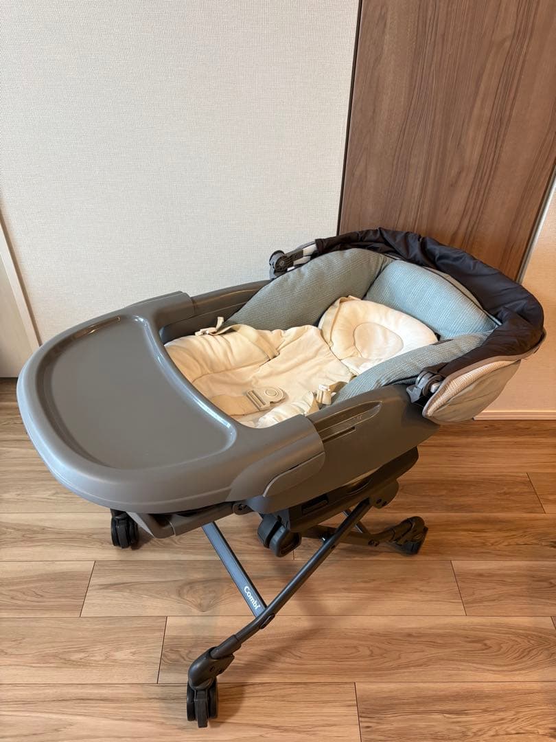 Combi スウィングベッド&チェア ネムリラ AUTO SWING BEDi