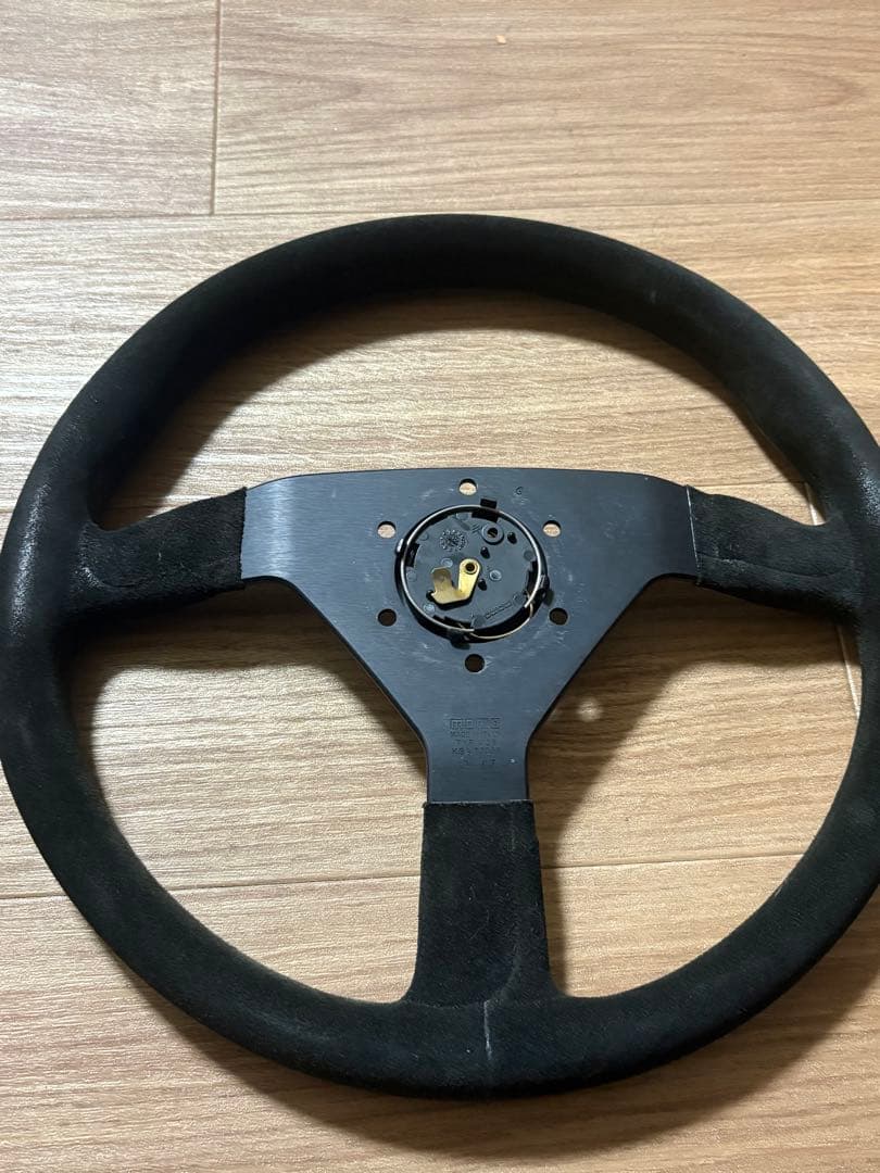 MOMO FERRARI 35パイ