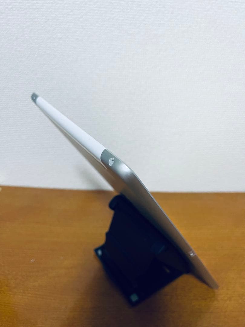 よ*1様 iPad 第7世代 10.2インチ 32GB Wi-Fi + セルラー