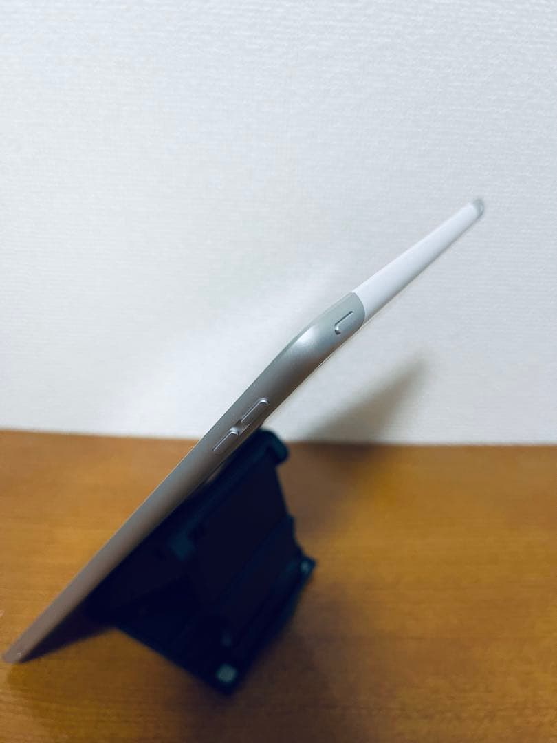 よ*1様 iPad 第7世代 10.2インチ 32GB Wi-Fi + セルラー