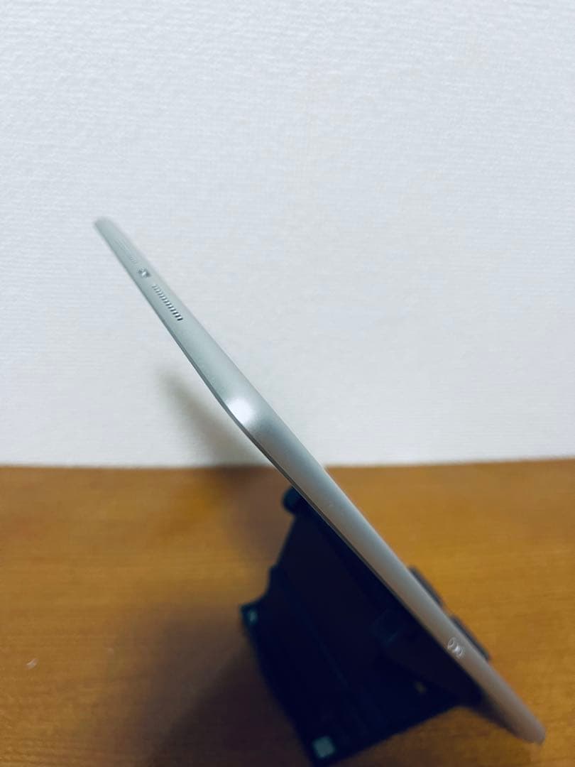 よ*1様 iPad 第7世代 10.2インチ 32GB Wi-Fi + セルラー