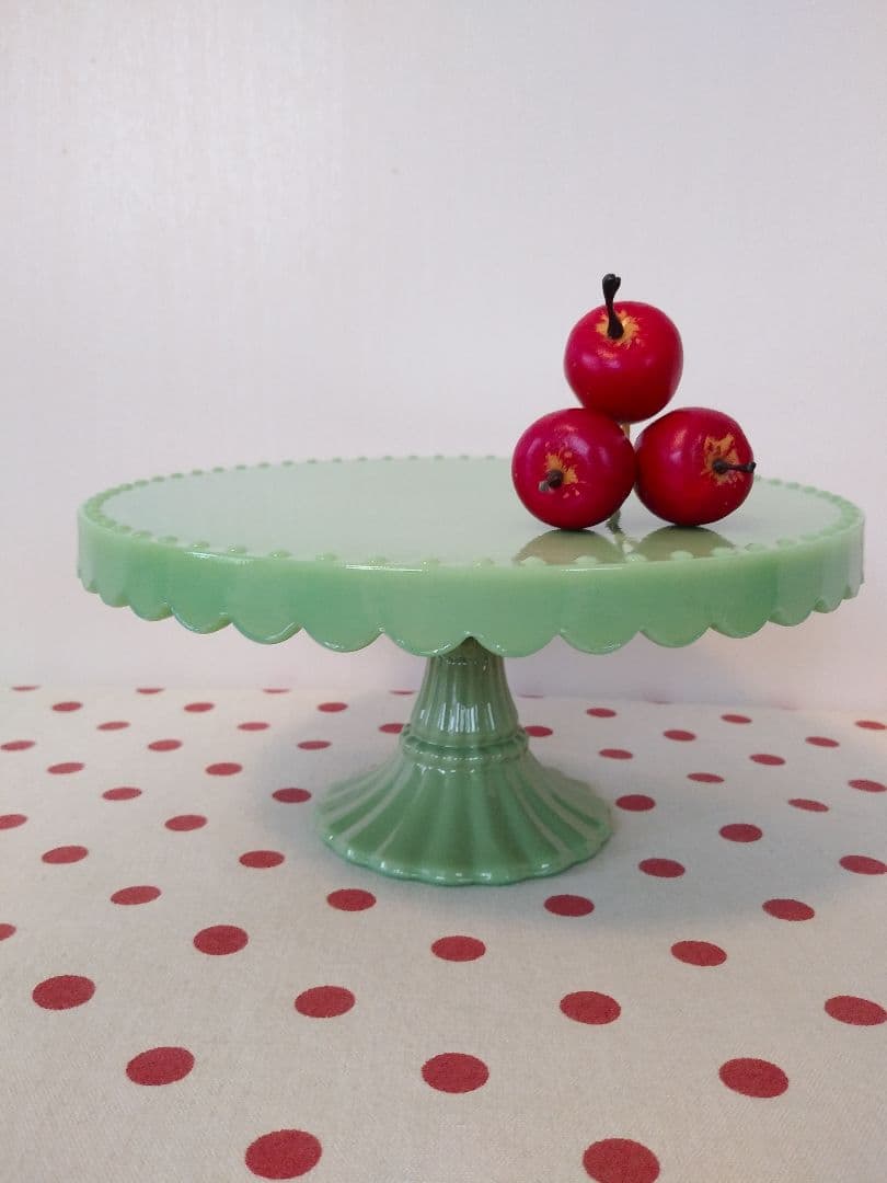 斜めなケーキスタンド　ディスプレイスタンド　グリーン　レトロ