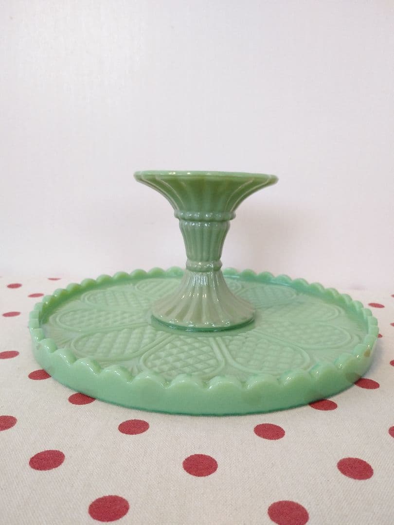 斜めなケーキスタンド　ディスプレイスタンド　グリーン　レトロ