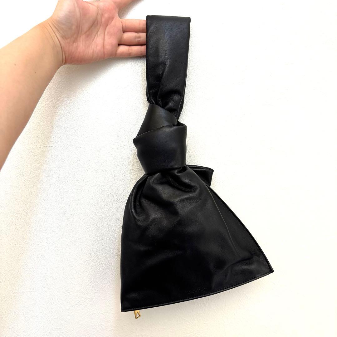 BOTTEGA VENETA（ボッテガヴェネタ）ミニザツイスト　ブラック