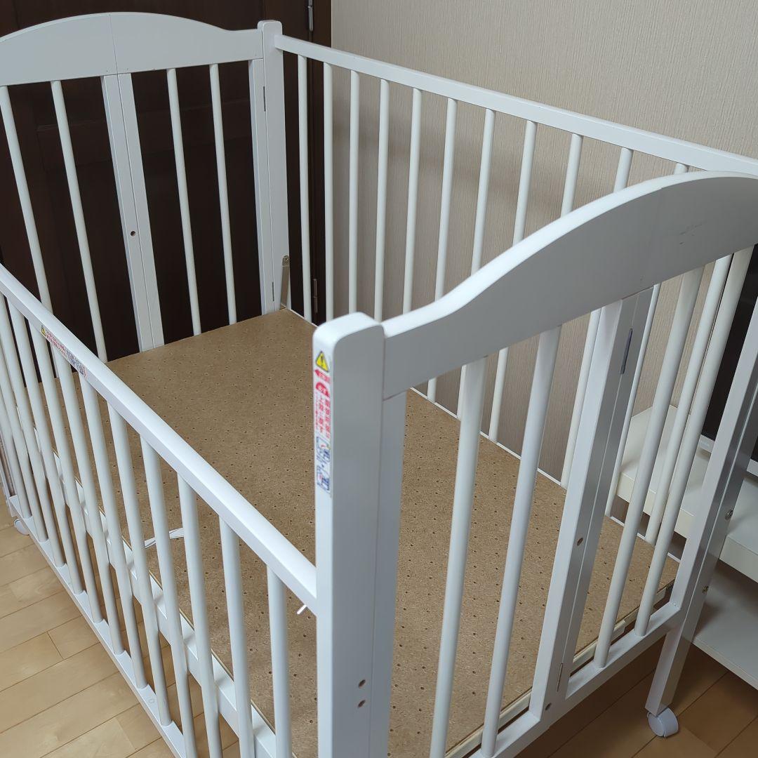 ベビーベッド「ワンタッチハイベッド　パル」