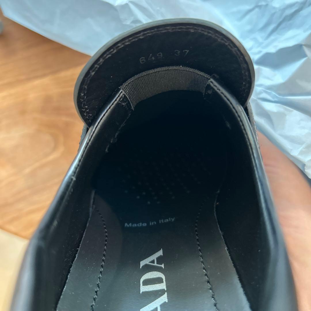 靴 PRADA Monolith brushed leather loafers