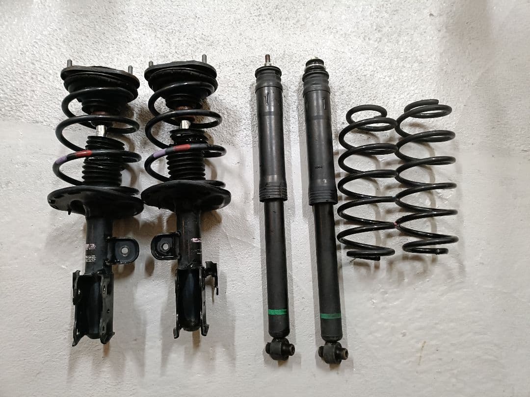 30プリウス　純正サス　4本セット