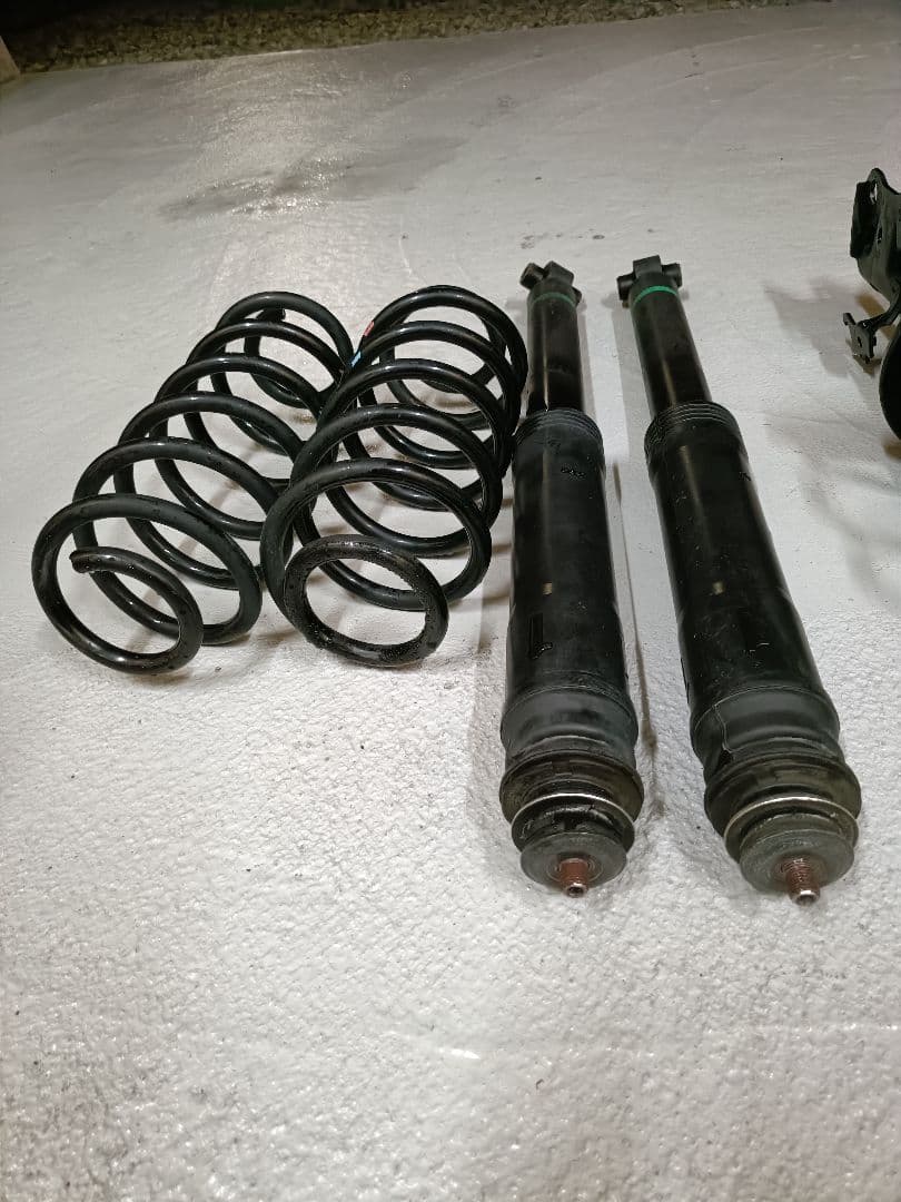 30プリウス　純正サス　4本セット