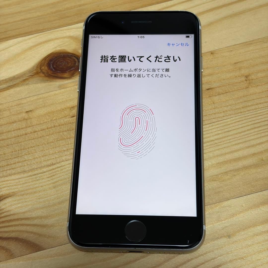 R*o様 バッテリー新品　iPhoneSE第3世代64GB SIMフリー　美品