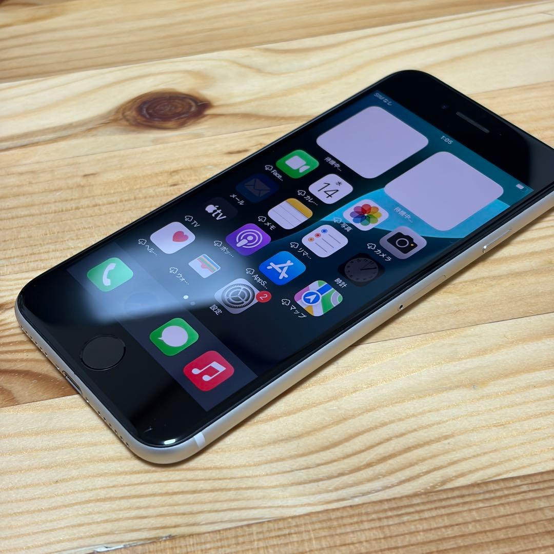 R*o様 バッテリー新品　iPhoneSE第3世代64GB SIMフリー　美品