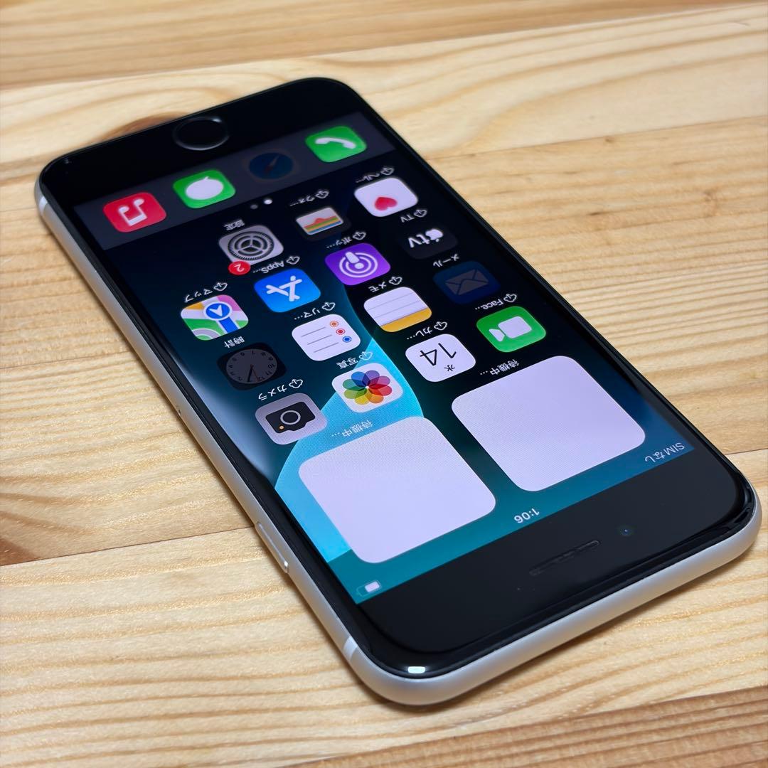 R*o様 バッテリー新品　iPhoneSE第3世代64GB SIMフリー　美品