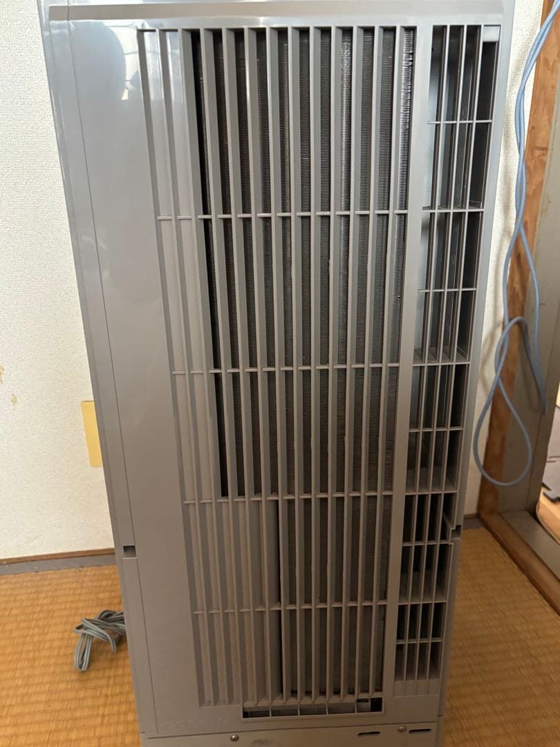 CORONA窓用エアコン ホワイト グレー 取り付けフレーム付き動作可　値下げ可