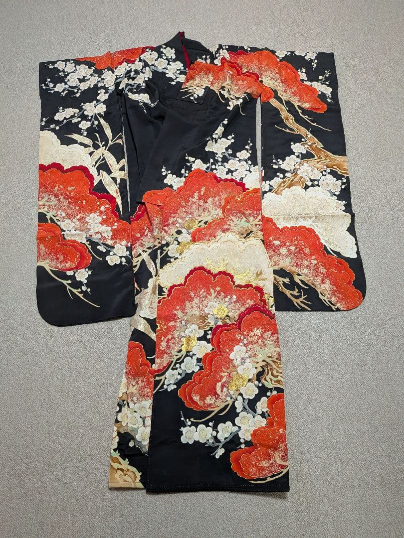 アンティーク黒引き振袖　豪快な松竹梅　＆アンティーク赤振袖長襦袢