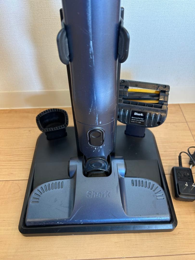 Shark スティッククリーナー 本体 充電器 オプションパーツ付き