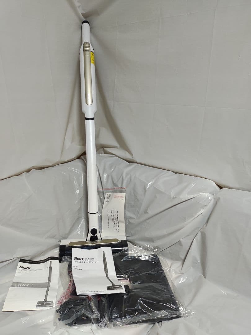 メーカー保証有 美品 シャーク コードレスクリーナー CS100J