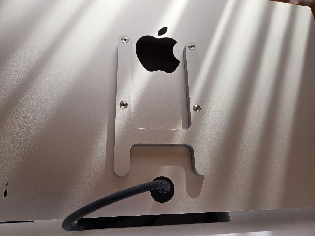 【nao oga】Apple Studio display