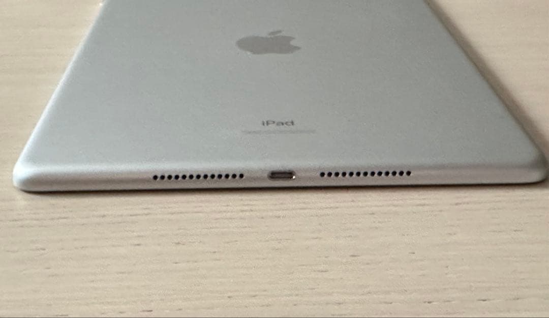 iPad 第8世代 32GB ホワイト Wi-Fi A2270 初期化済み